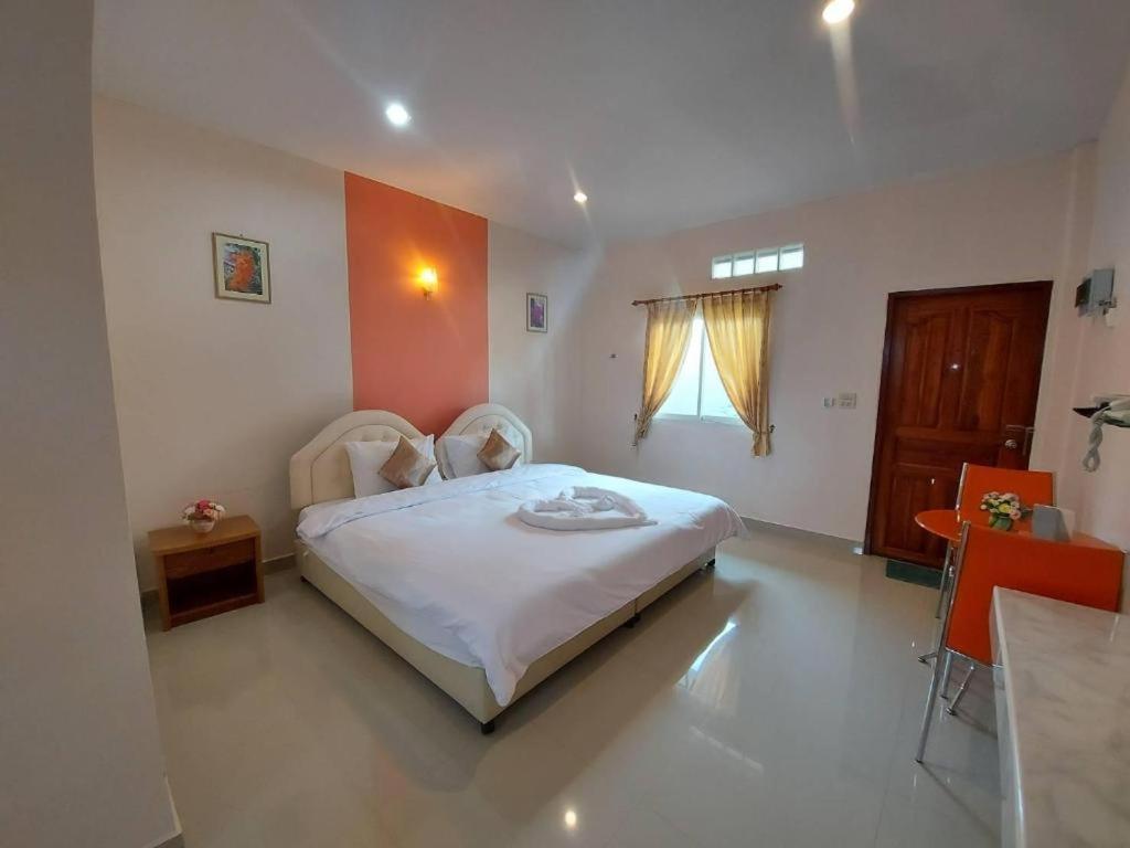 Tanaosri & Creekside Resort Suan Phueng Esterno foto