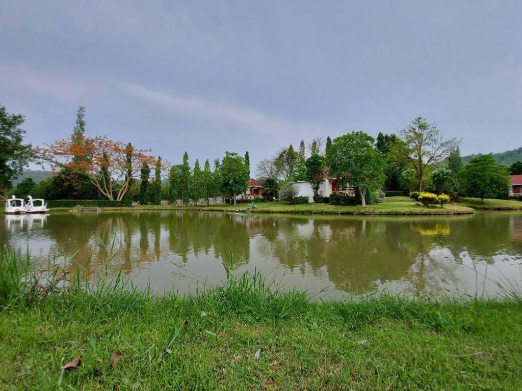 Tanaosri & Creekside Resort Suan Phueng Esterno foto