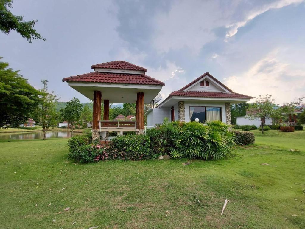 Tanaosri & Creekside Resort Suan Phueng Esterno foto