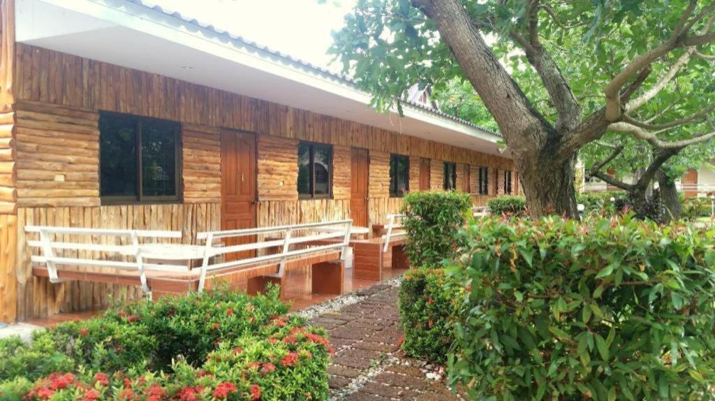 Tanaosri & Creekside Resort Suan Phueng Esterno foto