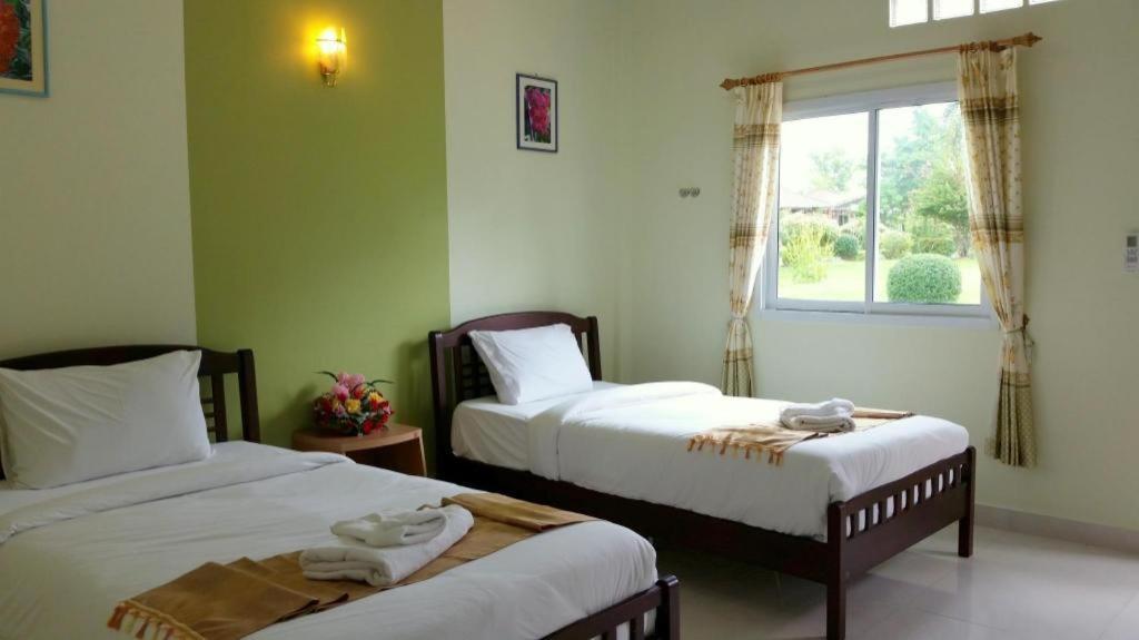 Tanaosri & Creekside Resort Suan Phueng Esterno foto