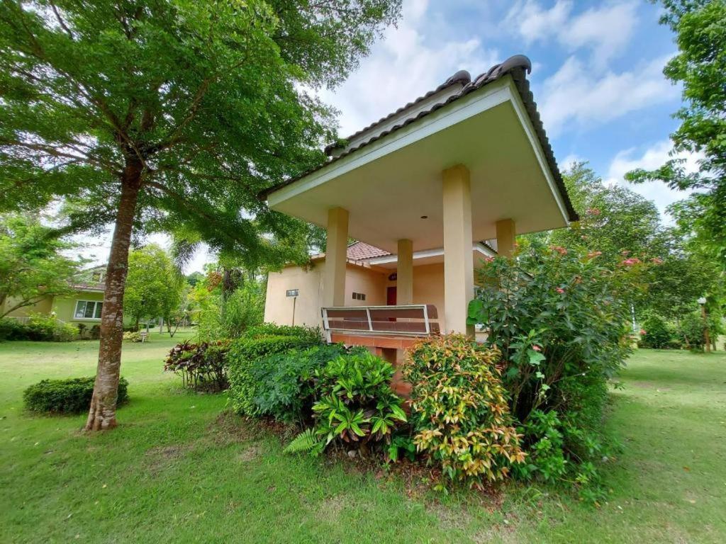 Tanaosri & Creekside Resort Suan Phueng Esterno foto