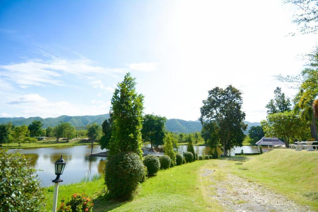 Tanaosri & Creekside Resort Suan Phueng Esterno foto